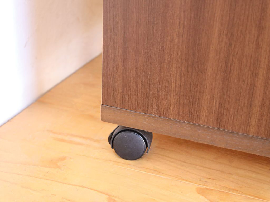 底部のキャスター