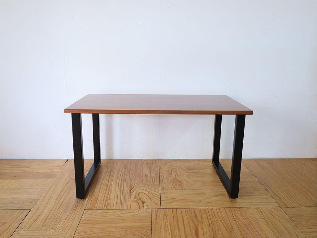 タンス扉を天板にしたデスク