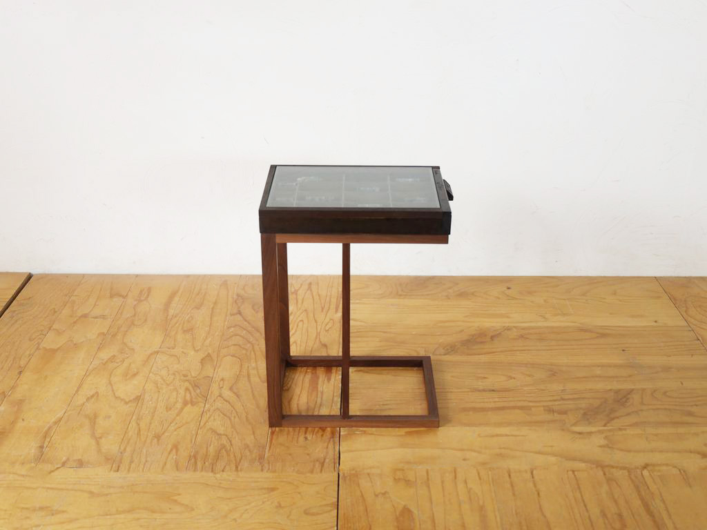 アンティークの引き出しを活かしたテーブル