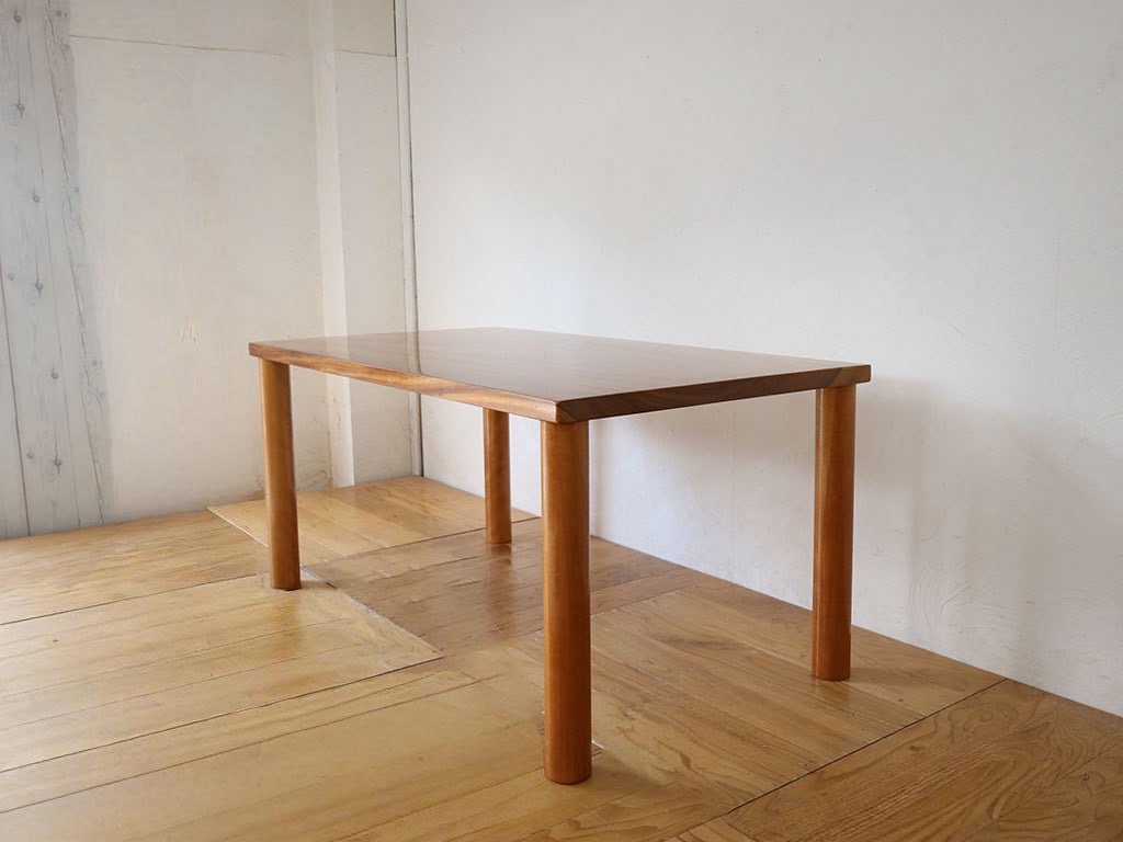 天板に脚をつけてテーブルにリメイク