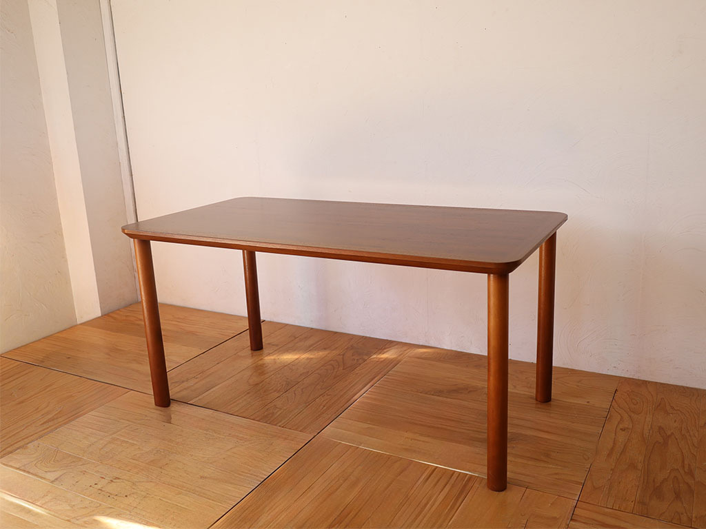 ダイニングテーブル