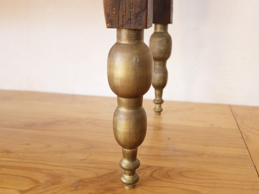 タージマハルをイメージしたテーブル脚