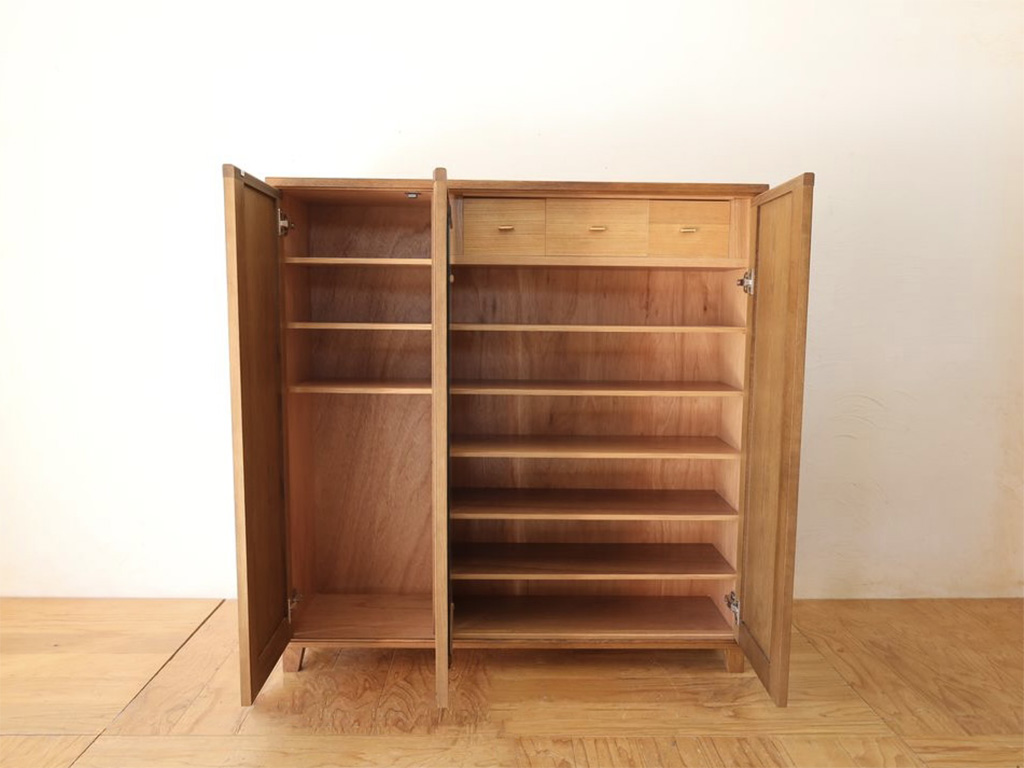 収納たっぷりの下駄箱