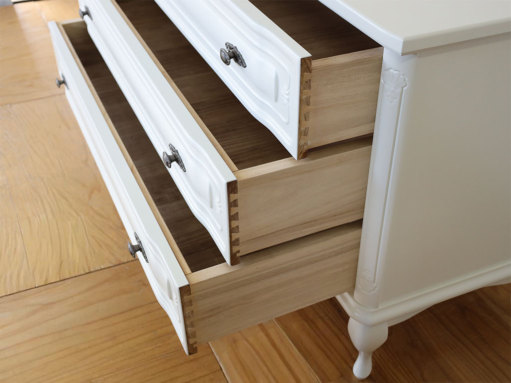 チェストの引き出し