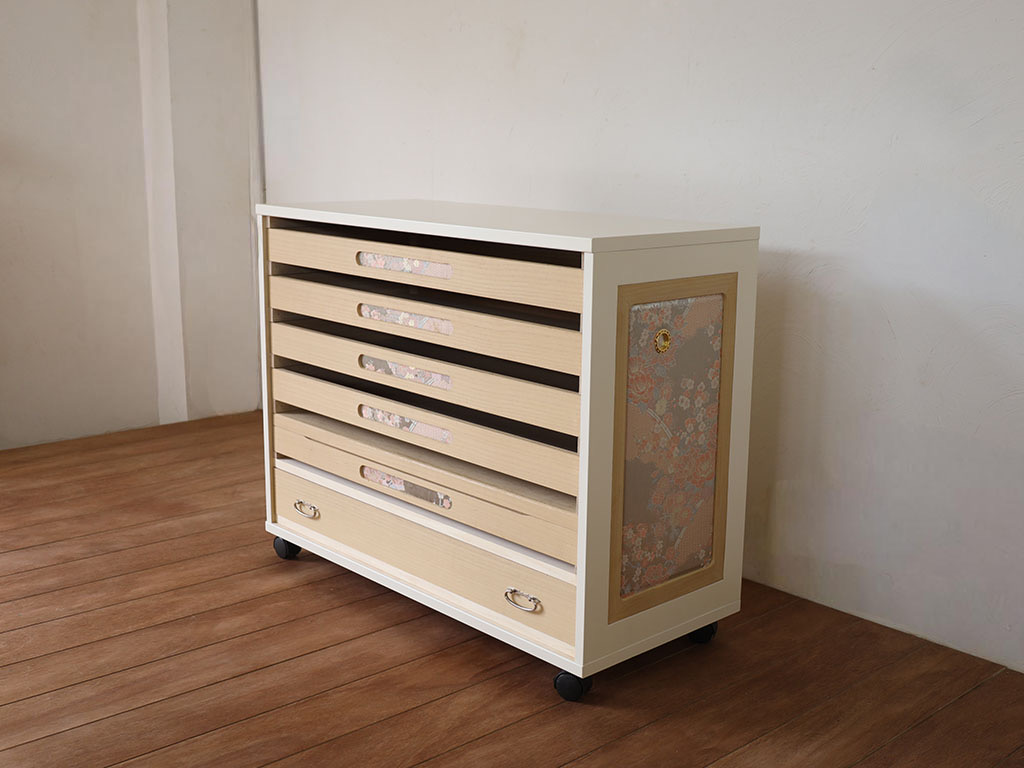 側板にデザインを取り入れたお着物収納タンス