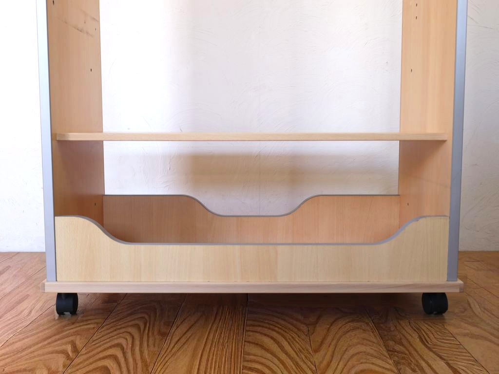 ベッドのパーツを活かしたハンガーラック