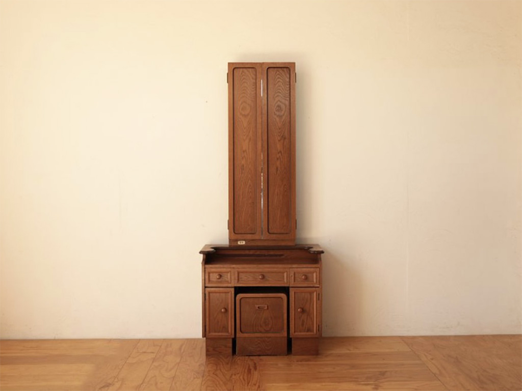 ドレッサーとチェスト