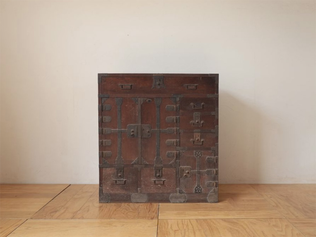 レストア前の古いタンス