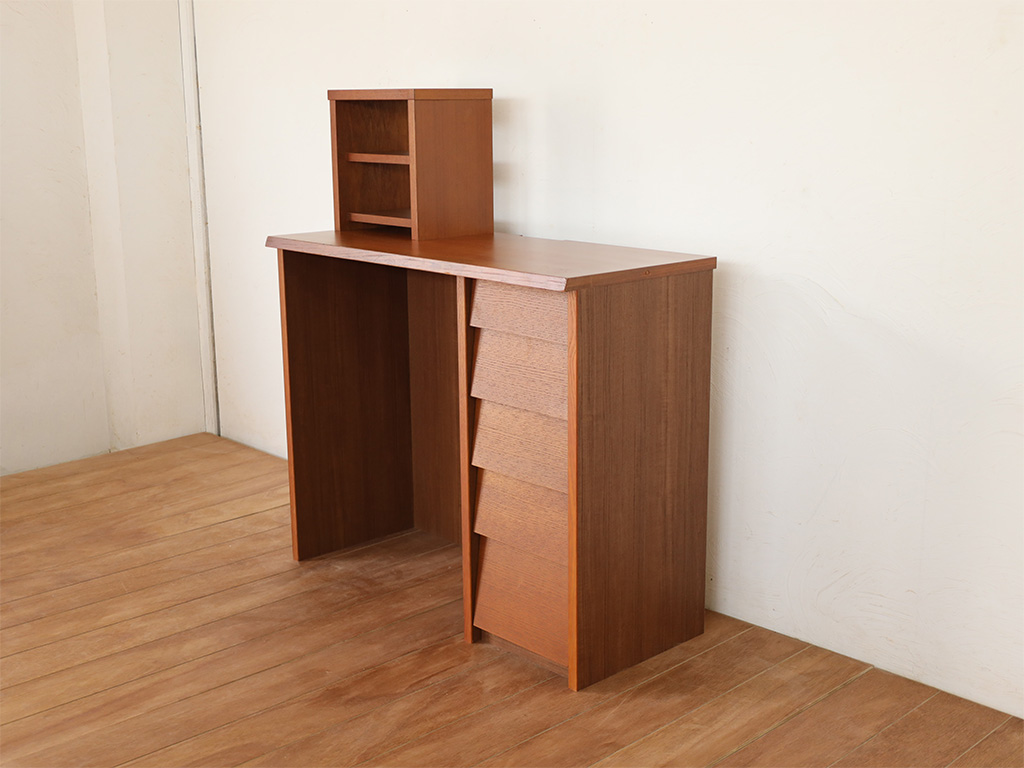 上置き付きカップボード