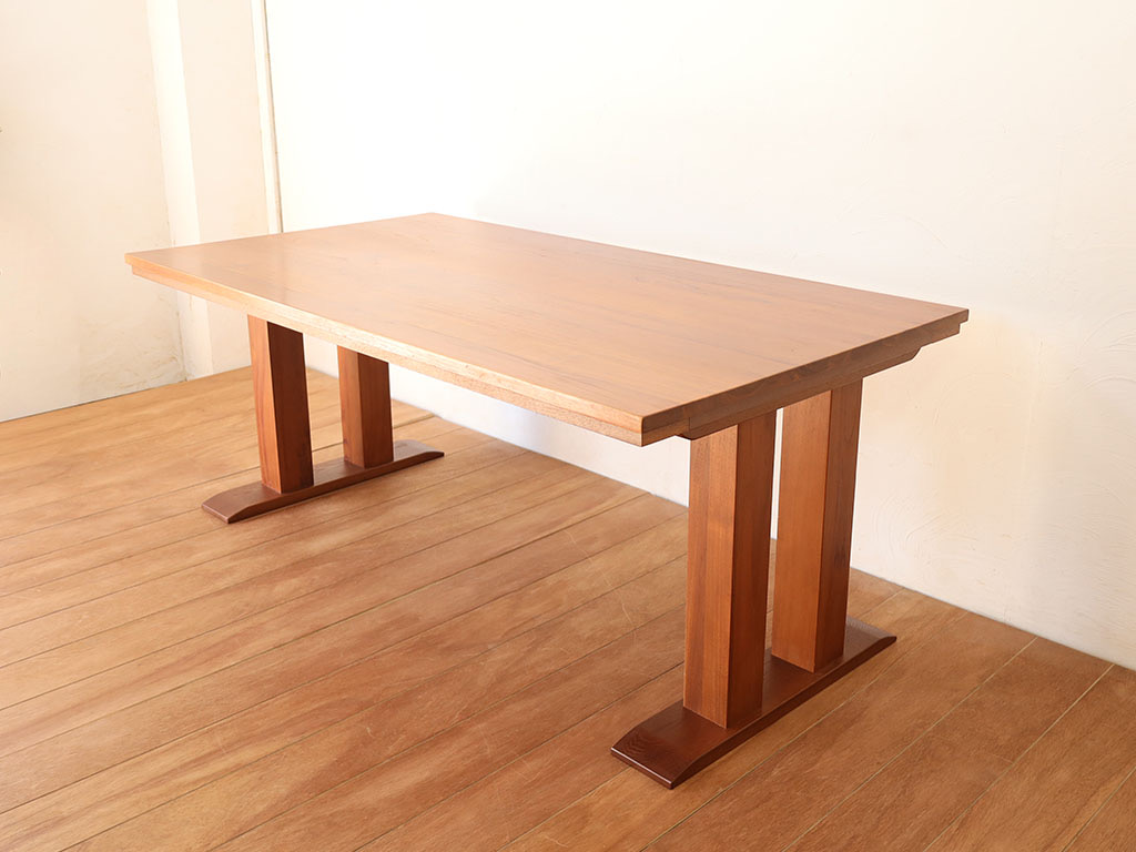 ダイニングテーブル