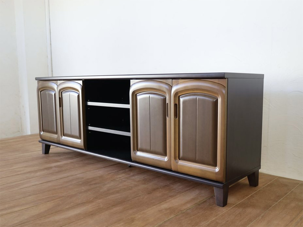 食器穴の扉を活かしたテレビボード