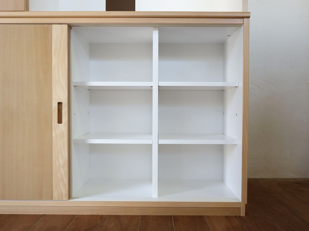 食器棚の収納部分
