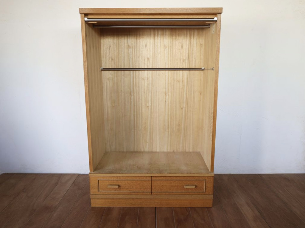 扉を外したタンス