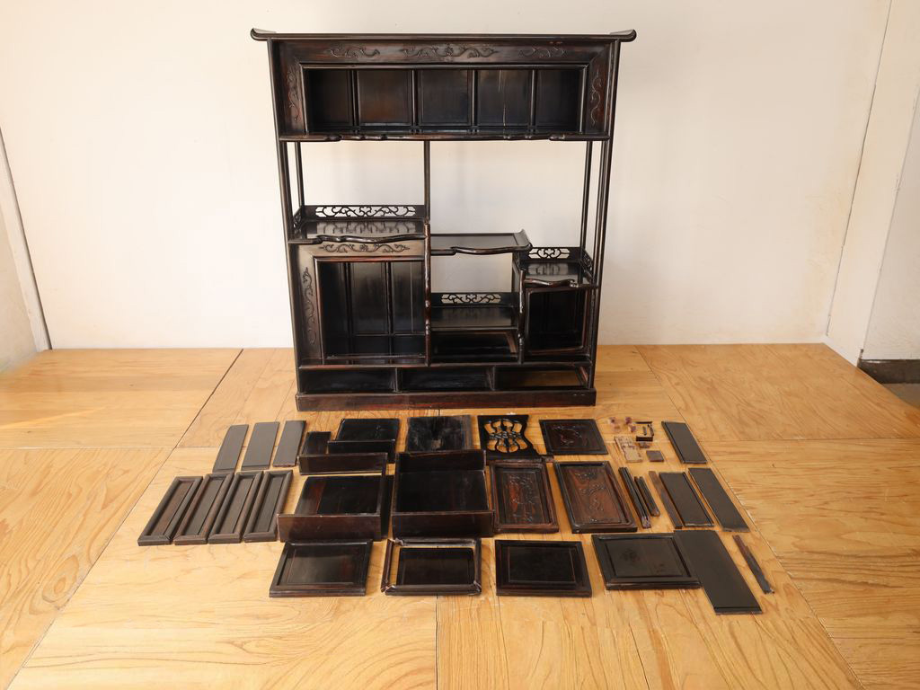 傷んでしまった唐木の茶棚