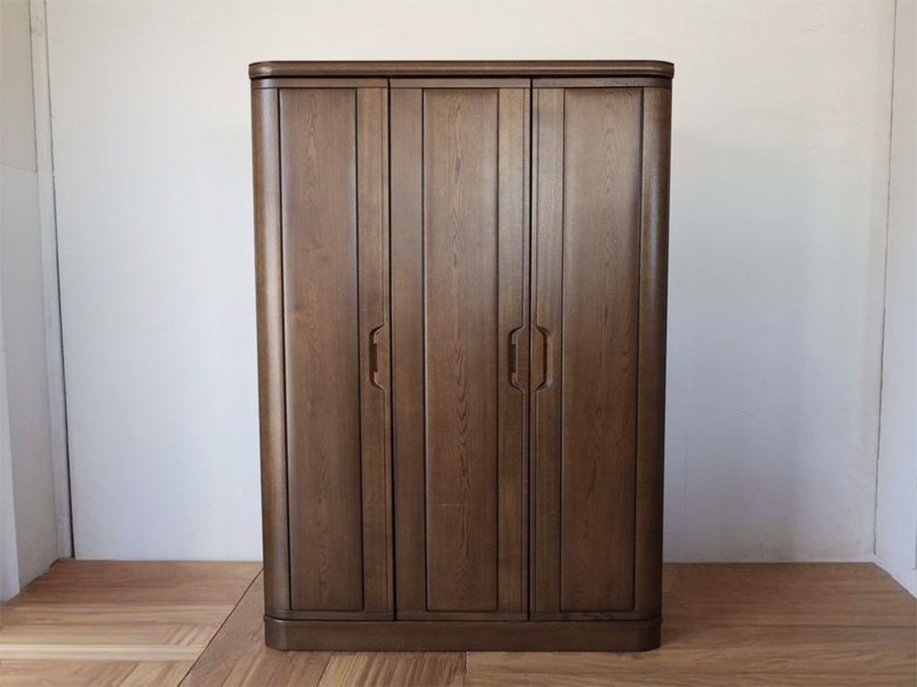 3枚扉のタンス