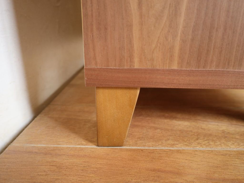 テーパーカット脚