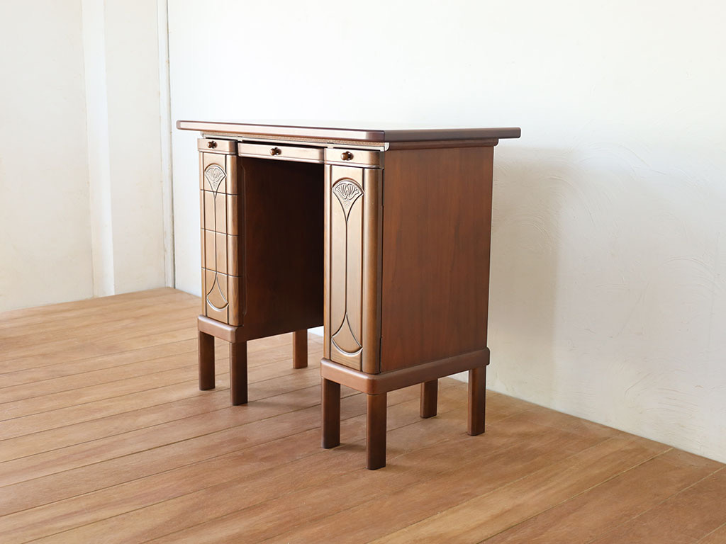 鏡台から作った作業台