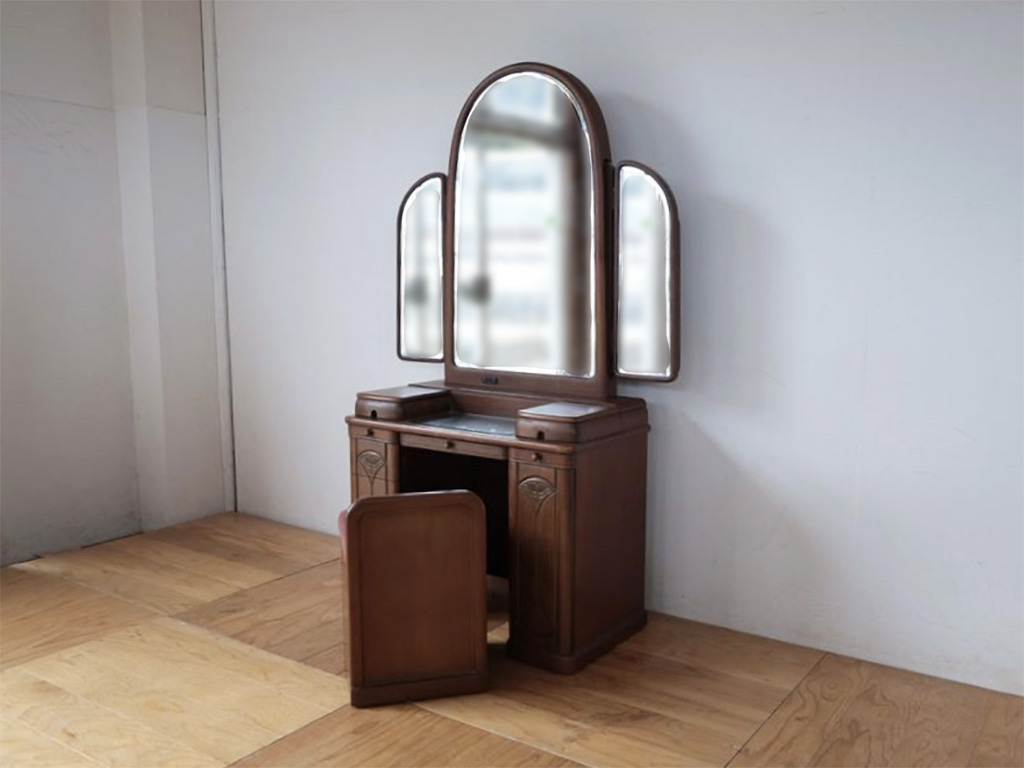 嫁入り道具の鏡台