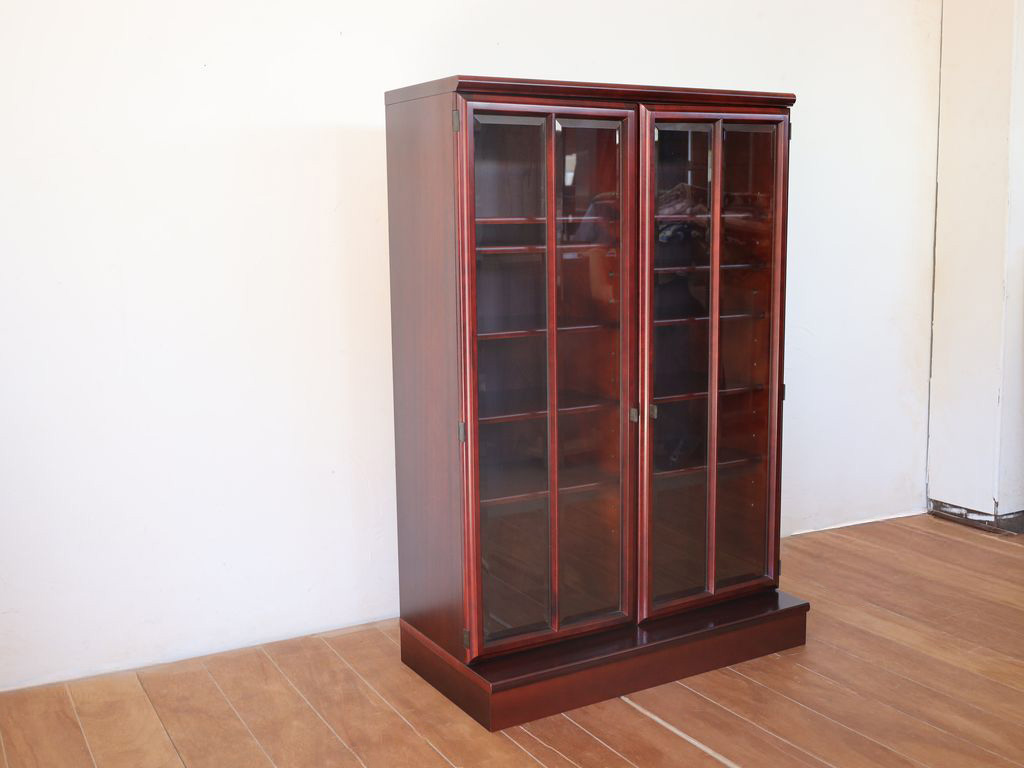 上下分割した食器棚