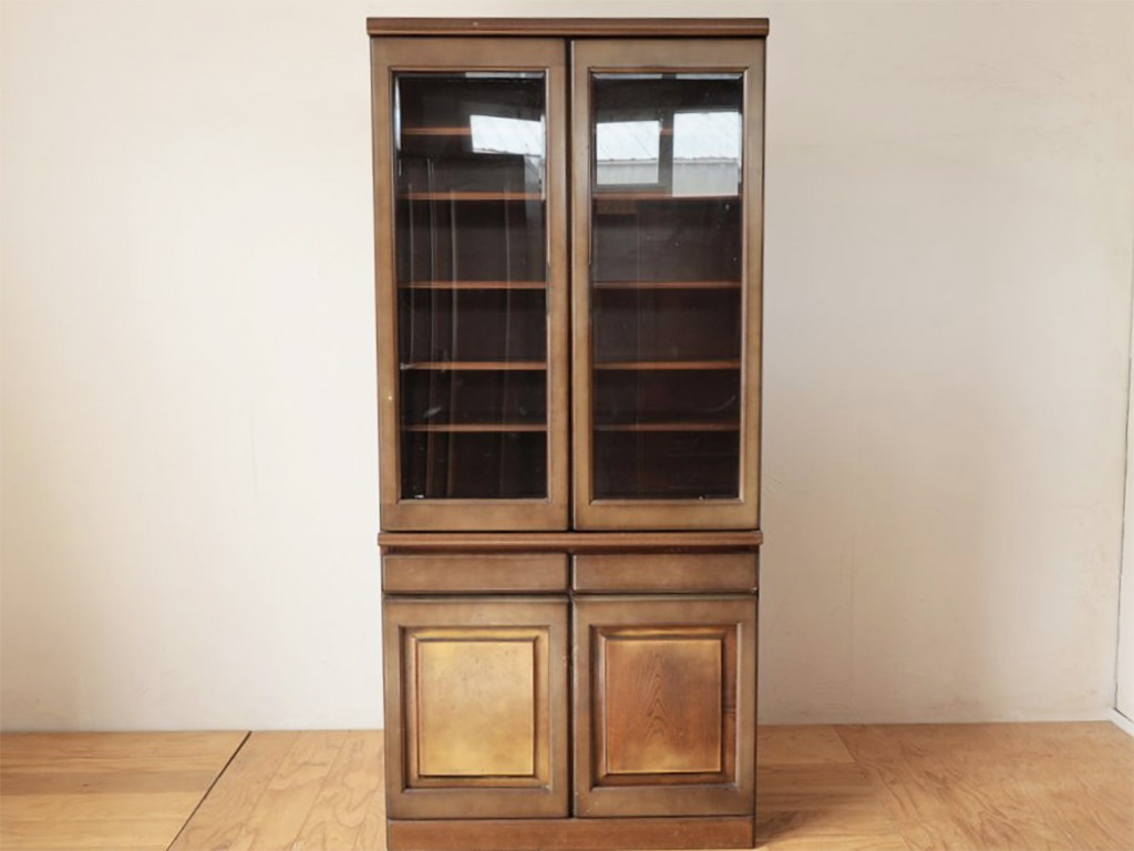 再塗装前の食器棚