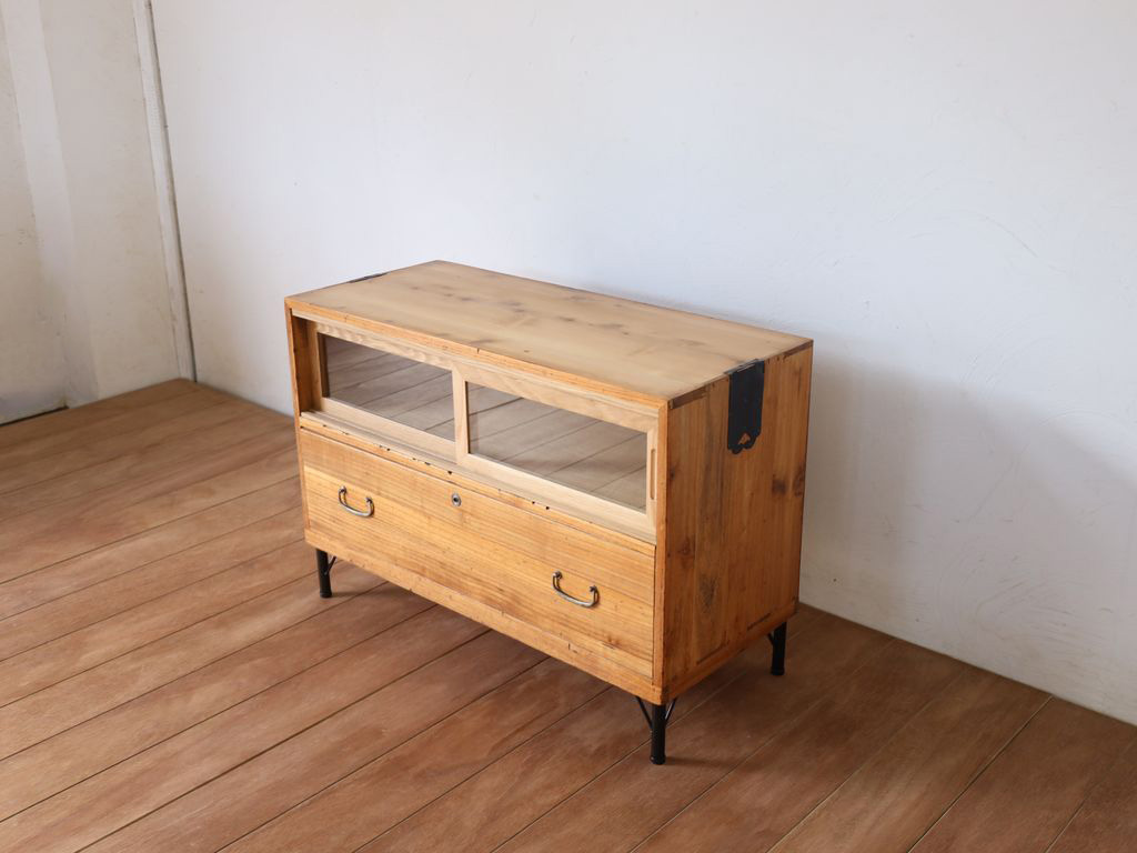 桐箪笥から作ったテレビ台