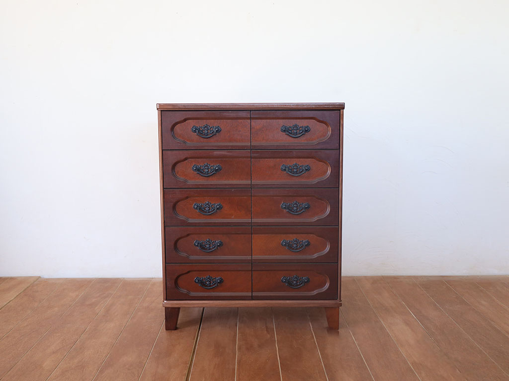 タンスがコンパクトなチェストに