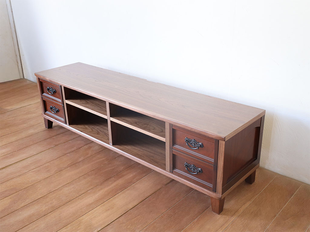 和タンスの面影を残したテレビボード