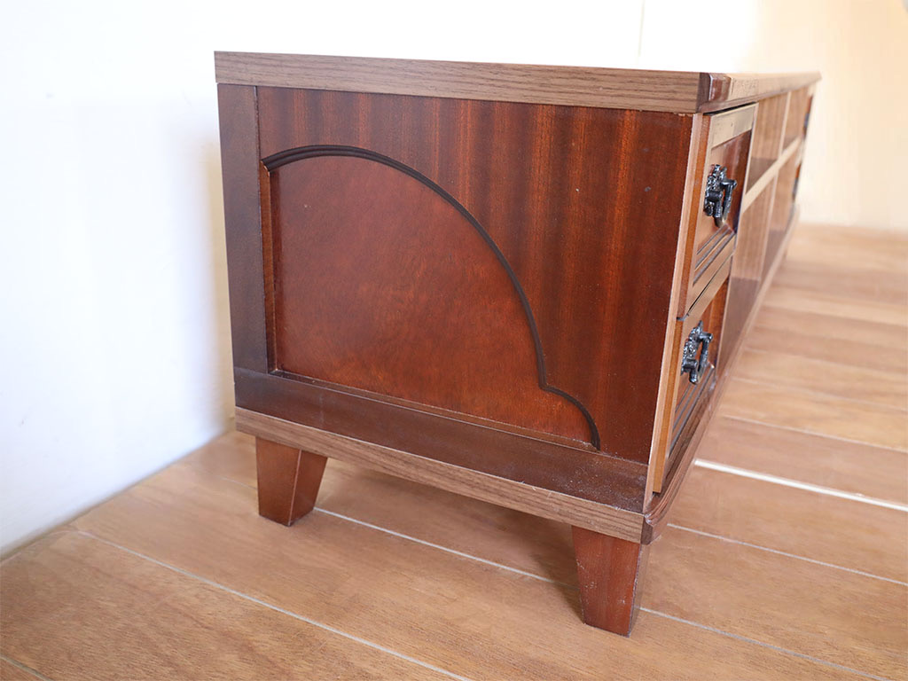 扉を側板に活かした