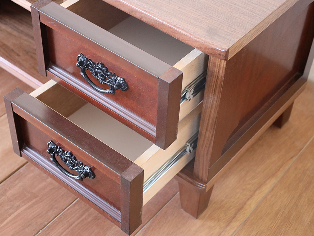 テレビボードの引き出し