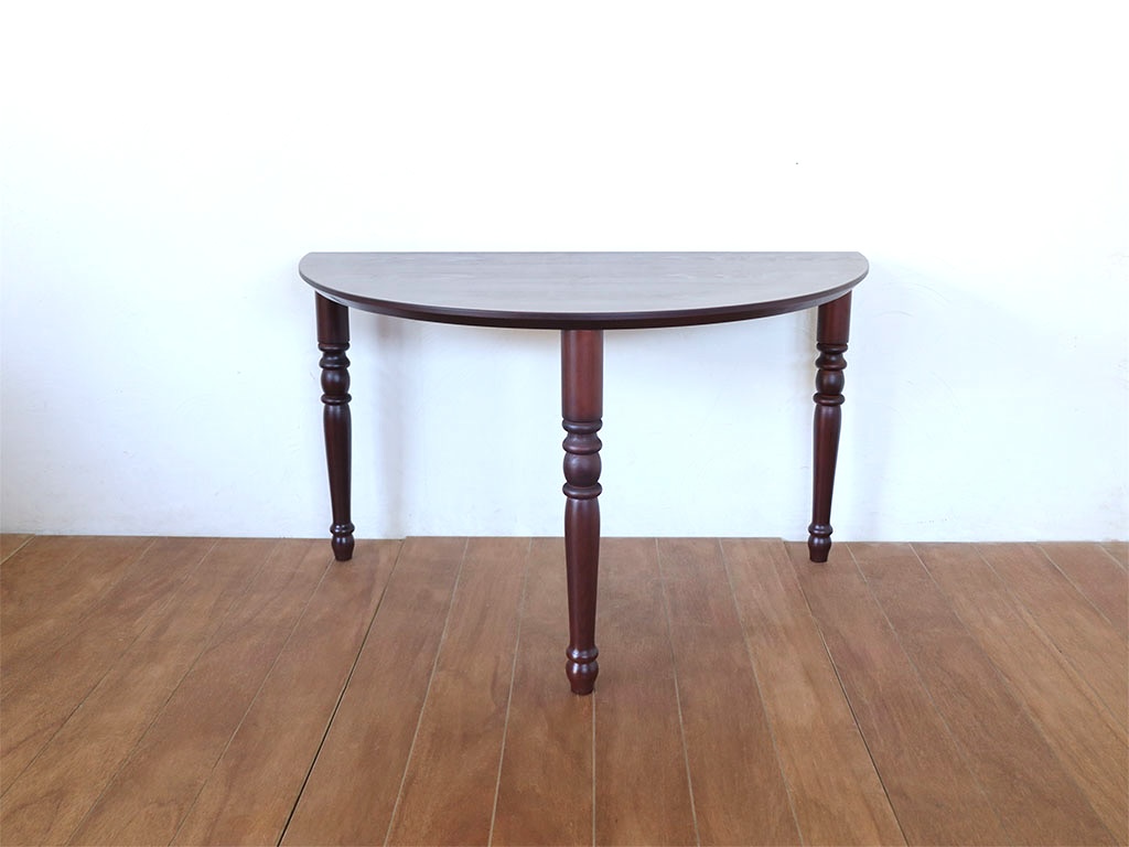 ろくろ脚の半円テーブル