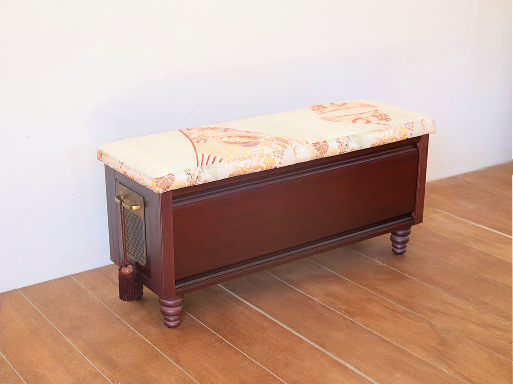 タンスの面影が残るベンチ