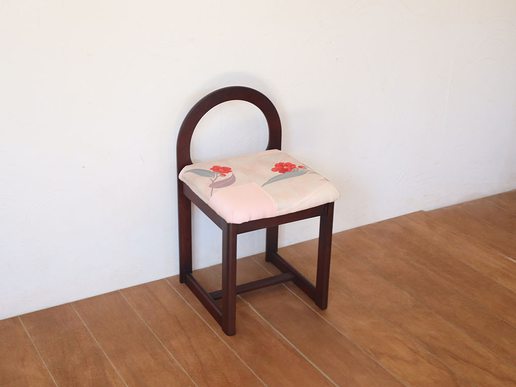 着物帯を活かした座面