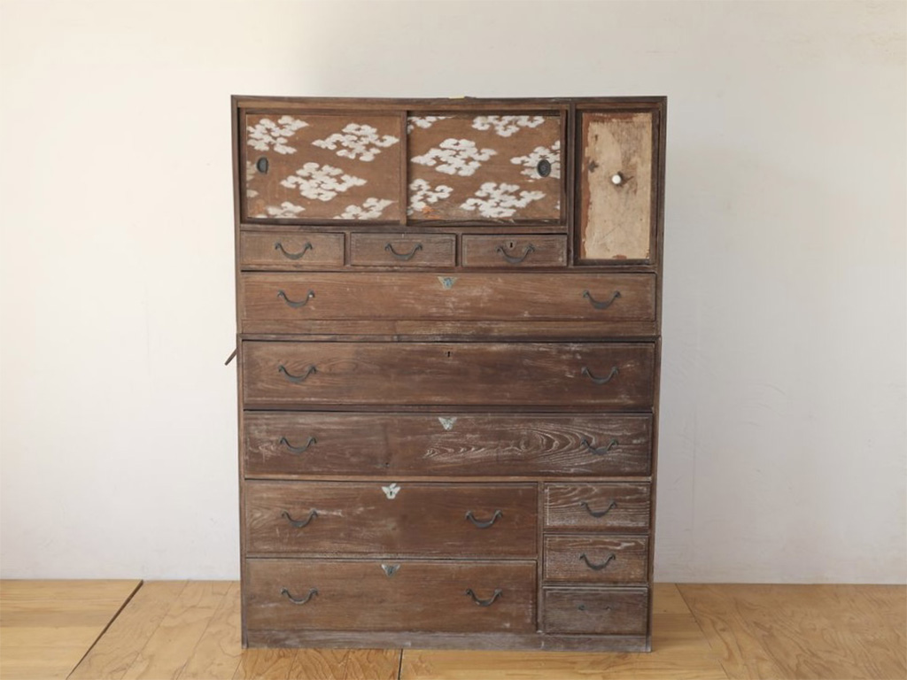 修理前のタンス