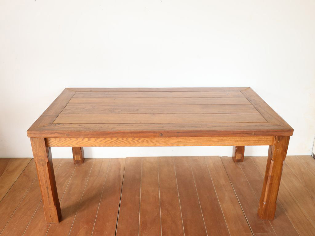 小さくなったダイニングテーブル