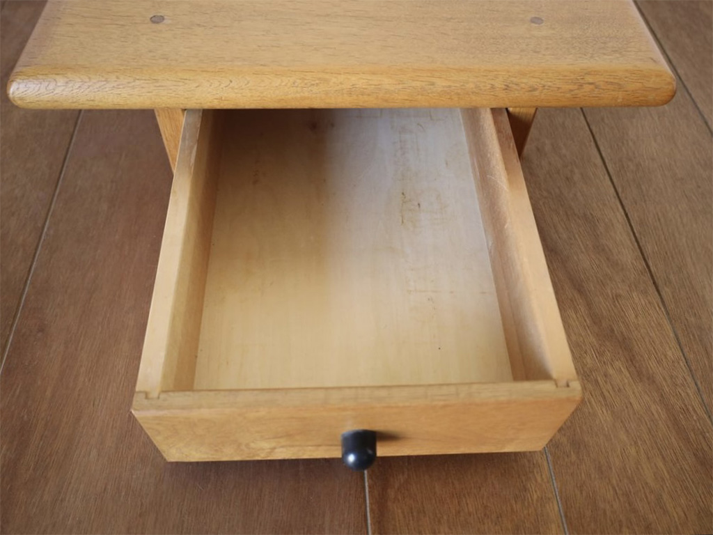 コーヒーテーブルの引き出し