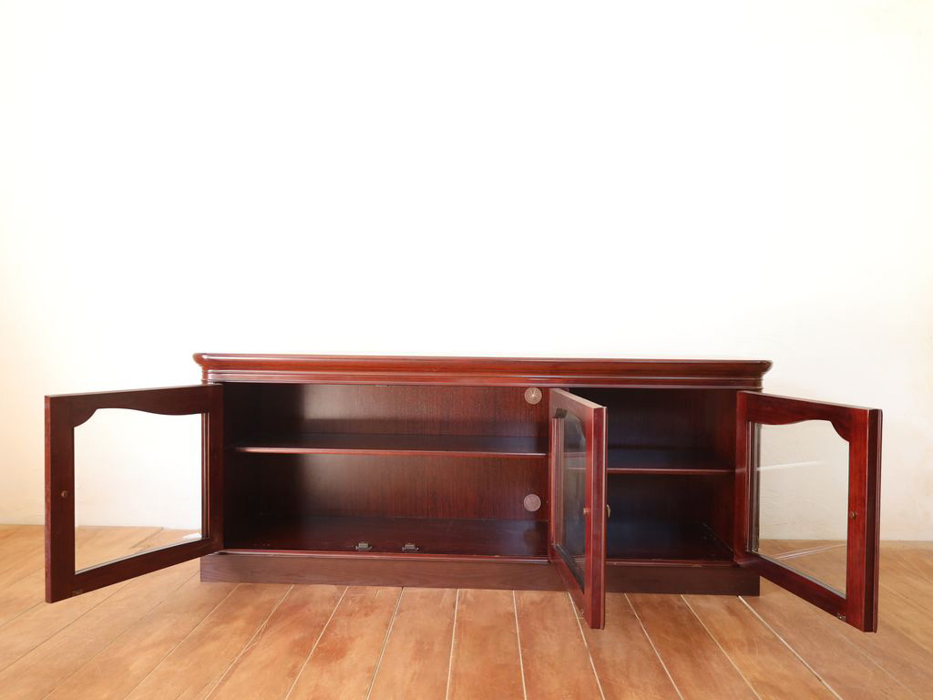 テレビボードの収納内部