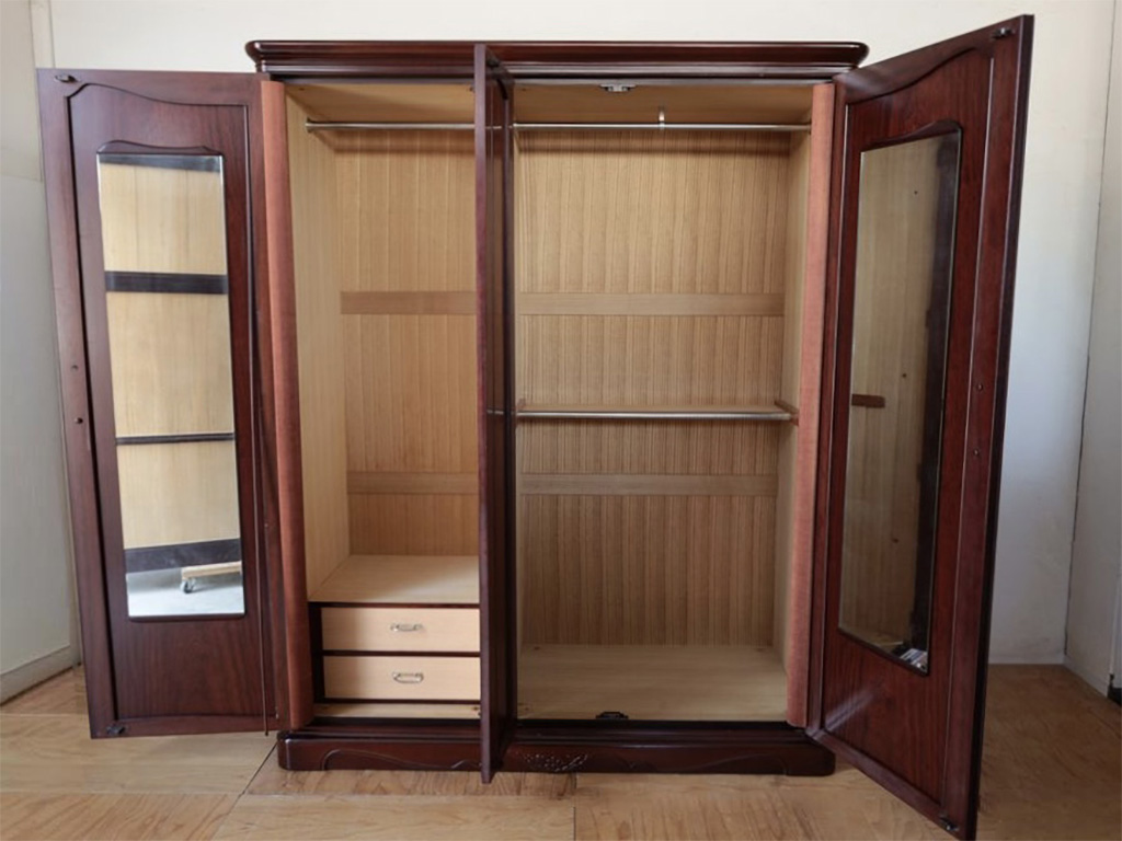 婚礼タンスの中の引き出し