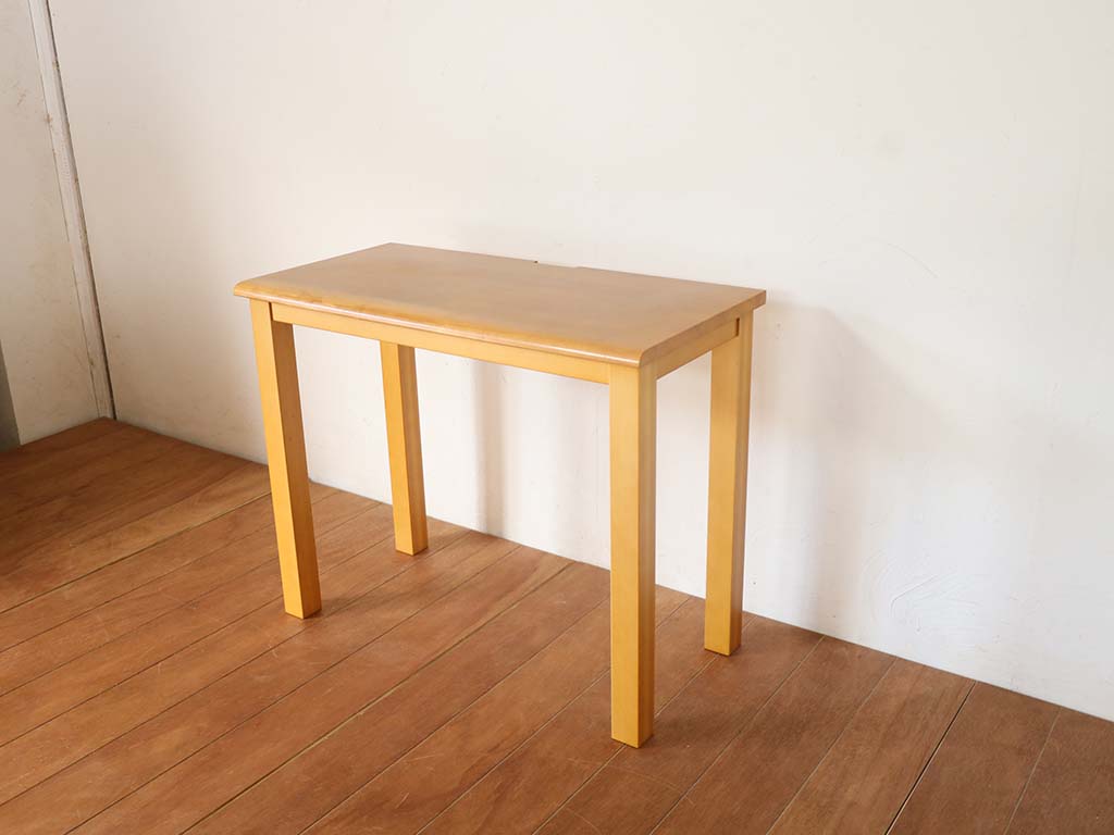 コンパクトなPCデスク