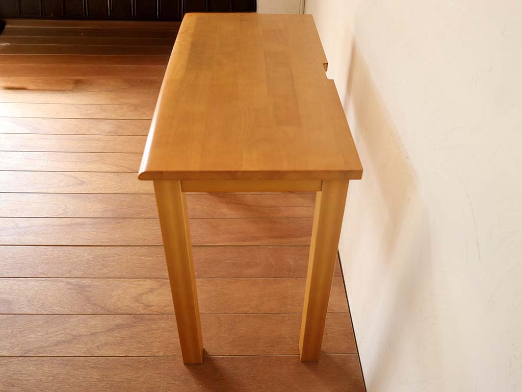 奥行きの小さなPCデスク