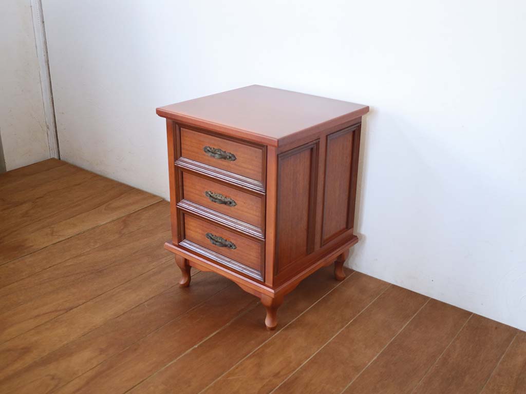 タンス扉と引き出しで作ったチェスト