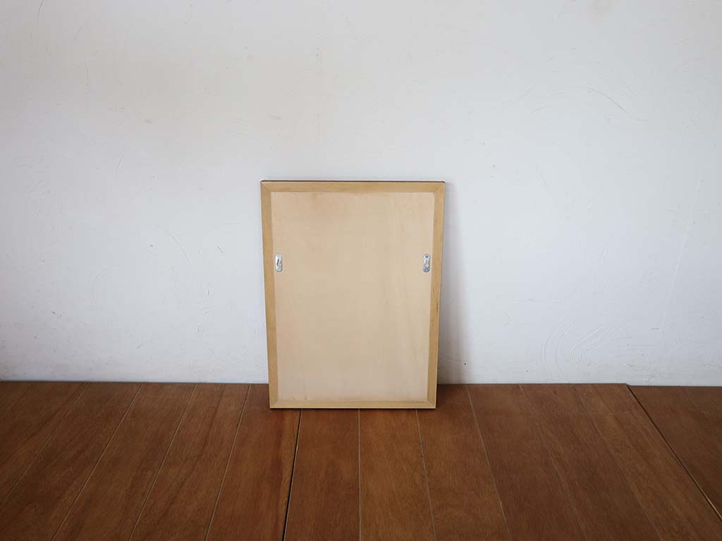 壁掛けミラーの背面