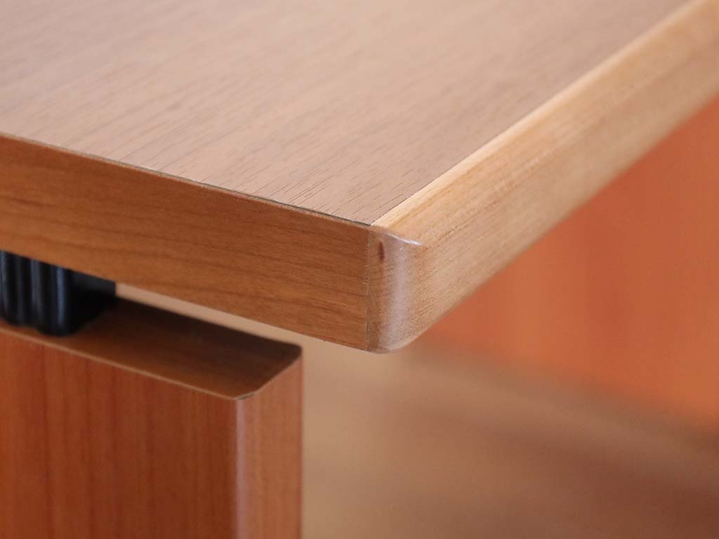 天板縁の無垢材