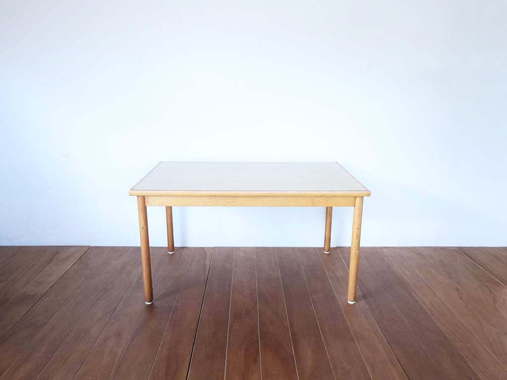 再塗装前のダイニングテーブル