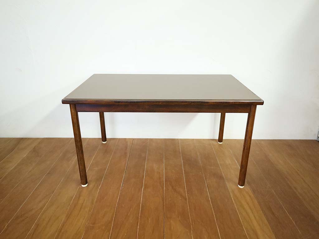 ダークカラーで再塗装したダイニングテーブル