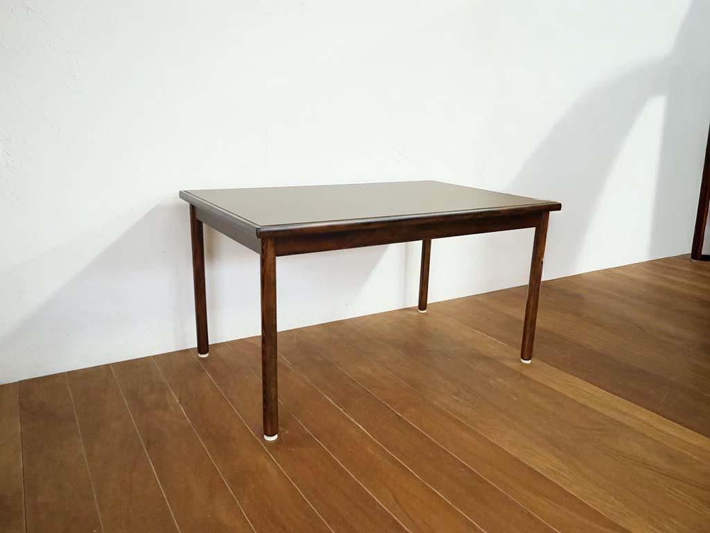 再塗装したダイニングテーブル