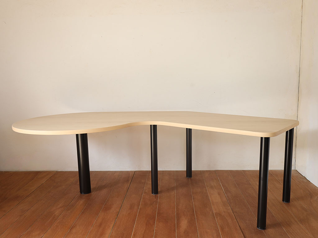 デスク兼ダイニングテーブル