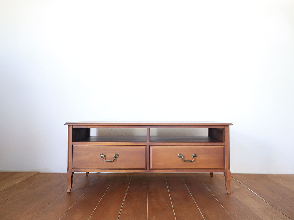 インテリアに合わせて色味変更した家具