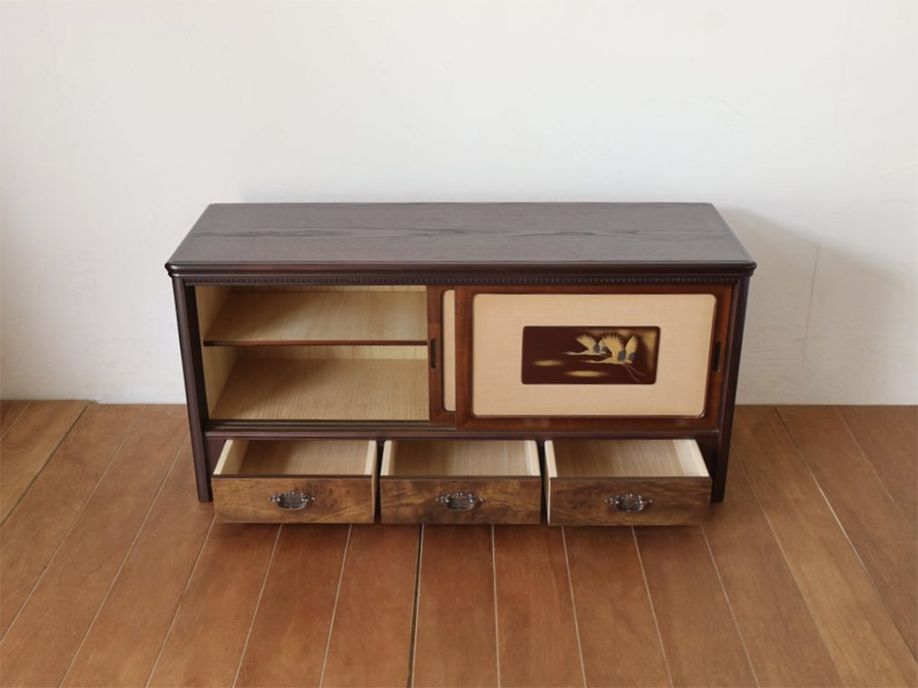 和タンスの構造を活かしたテレビボード