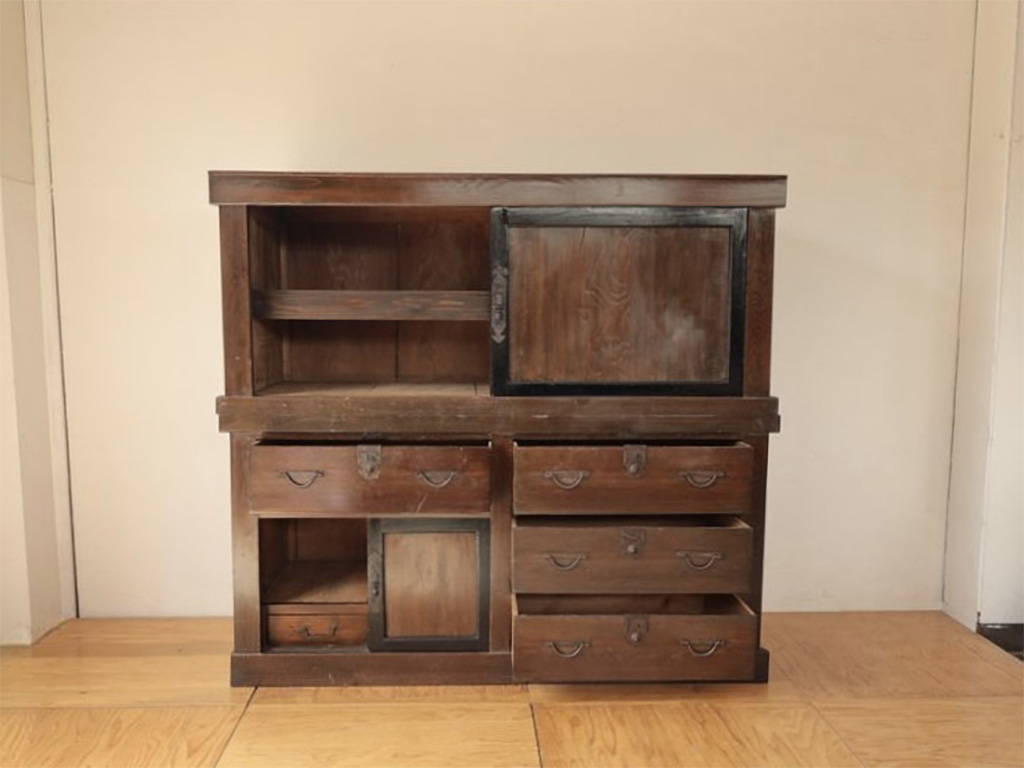 納戸にあった水屋箪笥