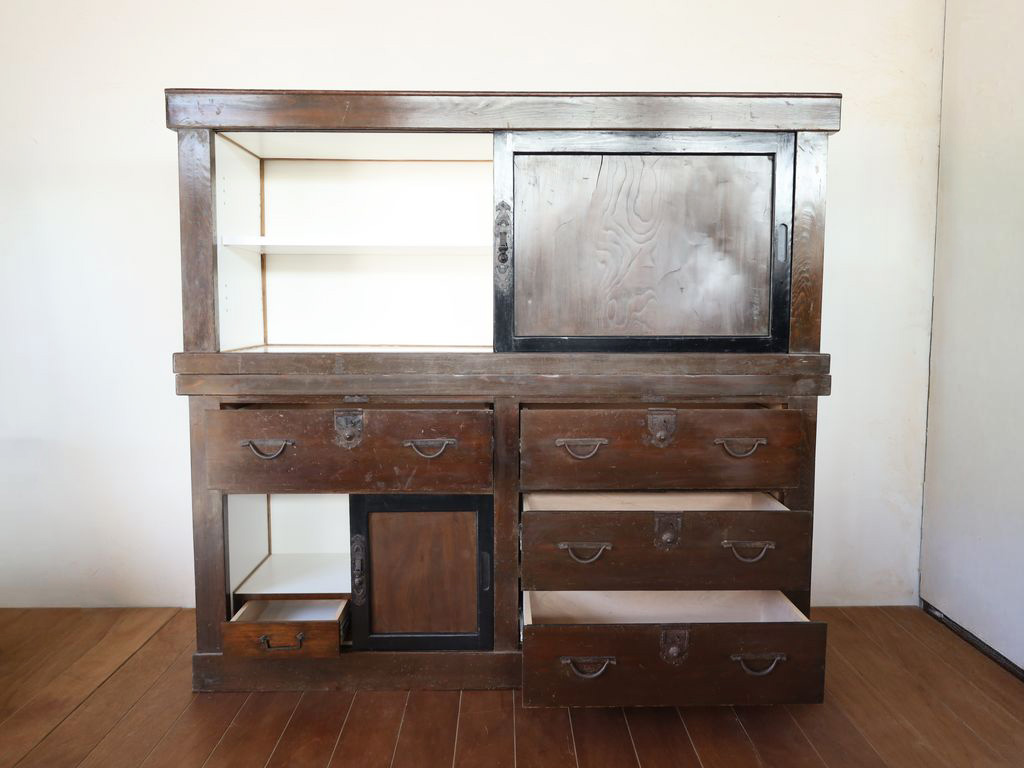 朽ちていた水屋箪笥をリメイク